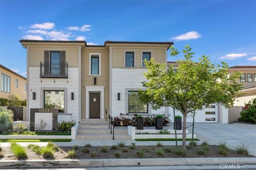 19858 Longhorn Dr, Chatsworth, CA, 91311-1962 | Card Image