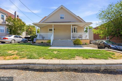1433 Blueball Ave, LINWOOD, PA, 19061-3913 | Card Image