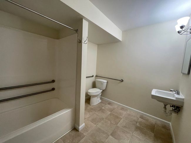 APT-105 - 10 Sentinel Ct, Condo with 2 bedrooms, 2 bathrooms and null parking in Manchester NH | Image 26