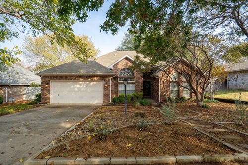 2944 Chris Ln, Grapevine, TX, 76051-4776 | Card Image