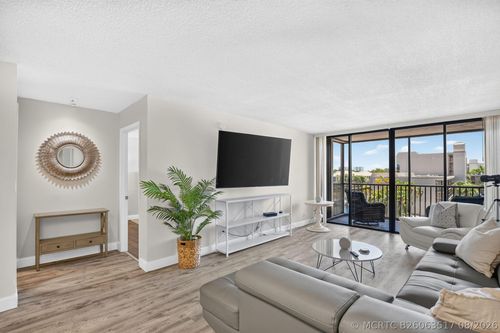 403-4 Royal Palm Way, Boca Raton, FL, 33432-7815 | Card Image