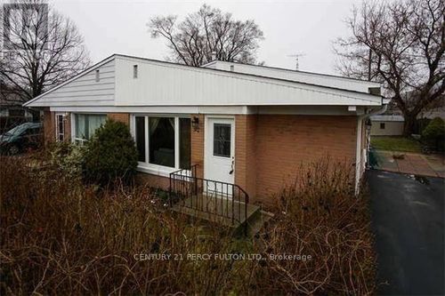 bsmnt-92 Septonne Ave, Newmarket, ON, L3Y2W3 | Card Image