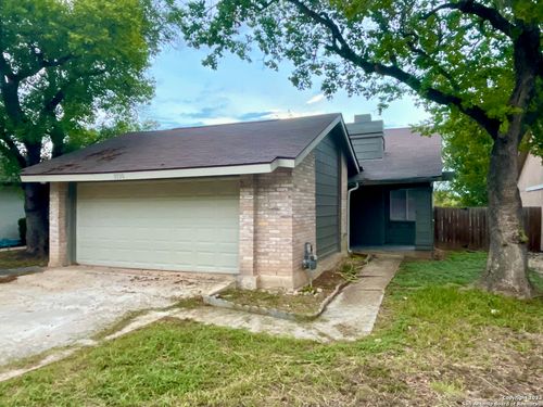 9738 Meadow Dr, Converse, TX, 78109-2602 | Card Image