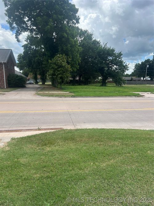 606 Main St, Davis, OK, 73030-1912 | Card Image