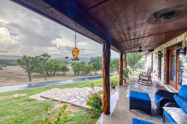 457 N Tomahawk Way, House other with 4 bedrooms, 3 bathrooms and null parking in Concan TX | Image 8