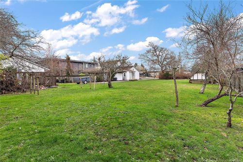 1804 Feltham Rd, Victoria, BC, V8N2A6 | Card Image