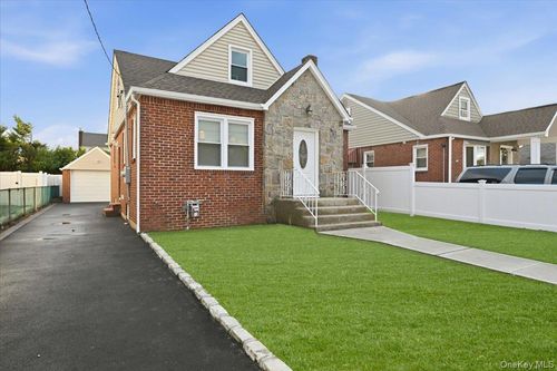 253 William St, Hempstead, NY, 11550-5851 | Card Image