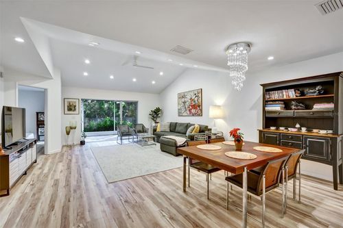 7050-3448 Tallywood Cir, SARASOTA, FL, 34237-3221 | Card Image