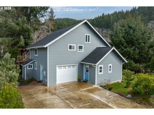 350 Combs Cir, Yachats, OR, 97498-8426 | Card Image