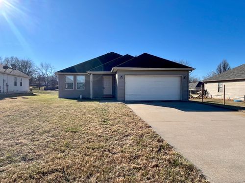 330 W Summit St, Aurora, MO, 65605-1037 | Card Image