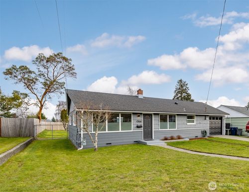 1306 Broadview Dr, Anacortes, WA, 98221-3520 | Card Image