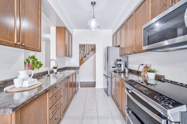 47 Hawkes Dr, House attached with 3 bedrooms, 3 bathrooms and 1 parking in Richmond Hill ON | Image 4
