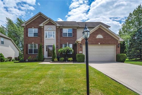 3082 Willowbrook Dr, Aurora, OH, 44202-8143 | Card Image