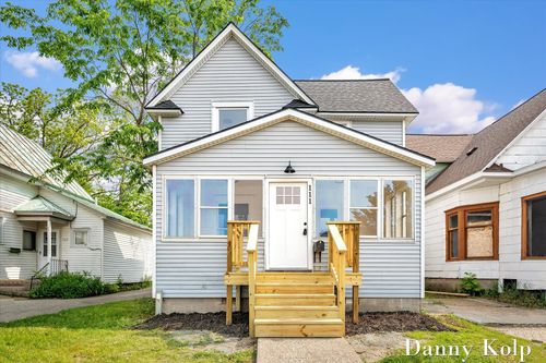111 E Congress St, Belding, MI, 48809-1713 | Card Image