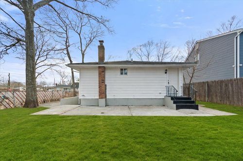 5 Terry Dr, Mastic, NY, 11950-2009 | Card Image