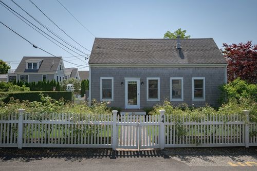 44 Pleasant St, Provincetown, MA, 02657-1304 | Card Image