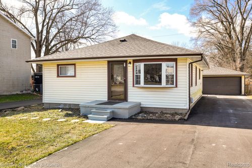 17528 Sumpter Rd, Sumpter Twp, MI, 48111-9139 | Card Image