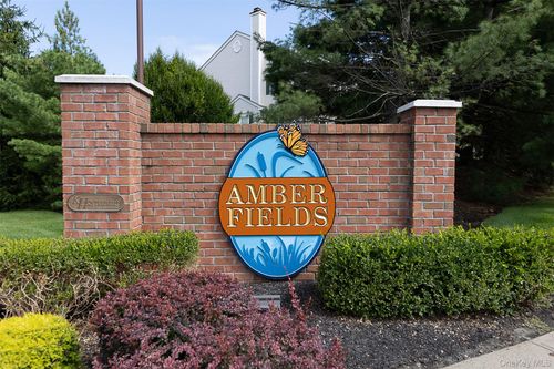 16 Willow Dr, Nanuet, NY, 10954-5102 | Card Image