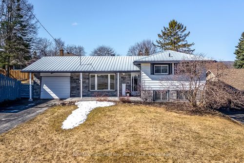 648 Manly St, Midland, ON, L4R3G5 | Card Image
