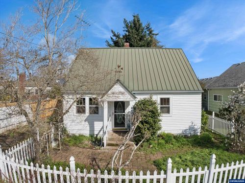 442 Se Ash St, Dallas, OR, 97338 | Card Image