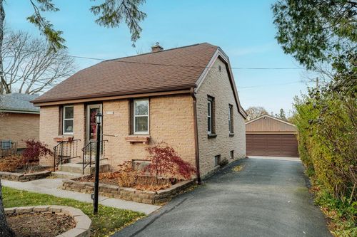 11510 W Wisconsin Avenue, Wauwatosa, WI, 53226 | Card Image