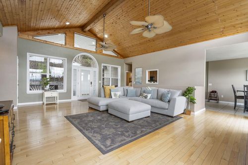 10 Greenview Dr, Kimberling City, MO, 65686-9560 | Card Image