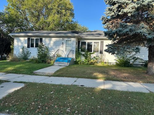 800 Rossman Ave, Detroit Lakes, MN, 56501-2910 | Card Image