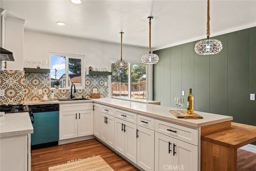 9925 Redwood Ave, Hesperia, CA, 92345-2945 | Card Image