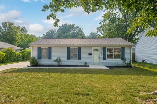 196 Vineyard Rd, Avon Lake, OH, 44012-1750 | Card Image