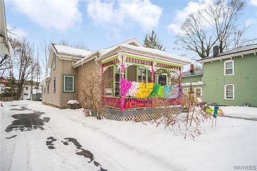 34 White St, Fredonia, NY, 14063-1818 | Card Image