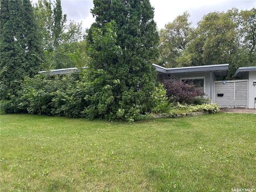 515 9th Street Ne, House with 2 bedrooms, 1 bathrooms and 2 parking in Weyburn SK | Card Image