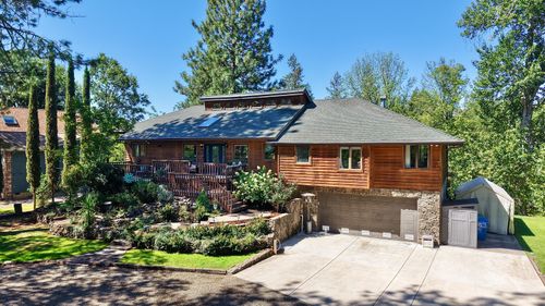 975 Old Ferry Rd, Shady Cove, OR, 97539-9723 | Card Image