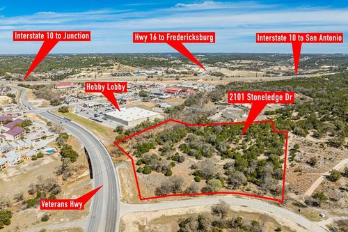2101 Stoneledge Dr N, Kerrville, TX, 78028 | Card Image