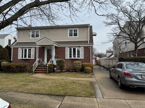 48 Orchid Ln, New Hyde Park, NY, 11040-1918 | Card Image