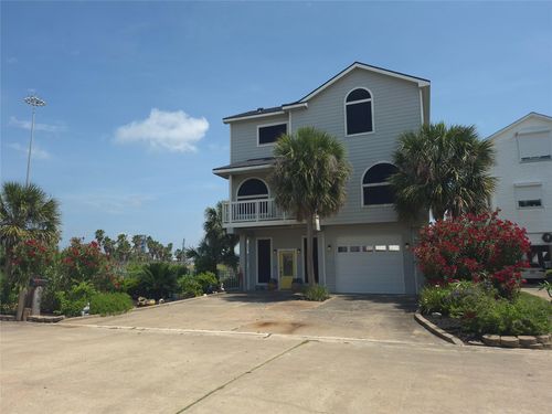 111 Kona Dr, Tiki Island, TX, 77554-8623 | Card Image
