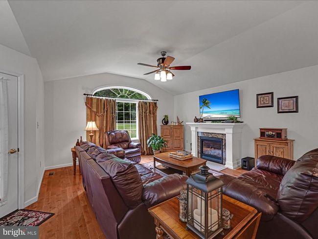 2416 Crow Foot Dr, House other with 3 bedrooms, 3 bathrooms and null parking in AUBURN PA | Image 6
