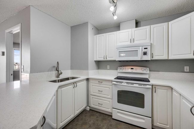 323 - 428 Chaparral Ravine View Se, Home with 2 bedrooms, 2 bathrooms and 1 parking in Calgary AB | Image 6