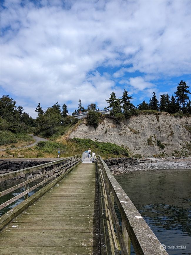 Epic scenery from the end of the pier | Image 8