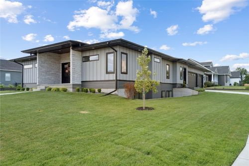 5112 Scenic View Ct Sw, Cedar Rapids, IA, 52404-7418 | Card Image