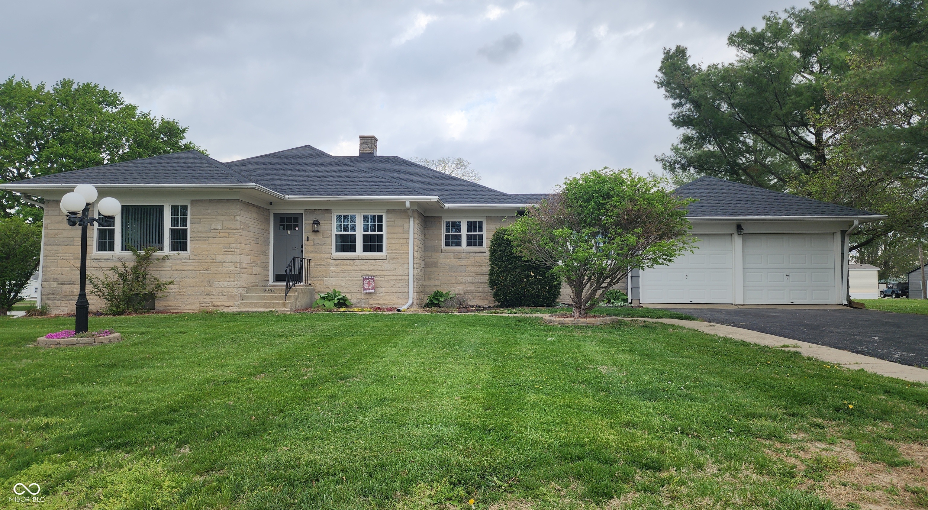 604 E State St, Pending in Kingman - eXp Realty