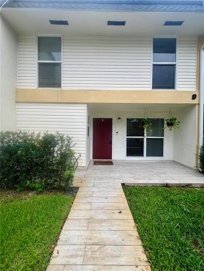 9E - 2750 N 34th Ave, Condo with 4 bedrooms, 2 bathrooms and null parking in Hollywood FL | Image 1