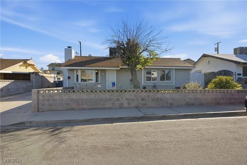 5213 Sugarfoot Ave, Las Vegas, NV, 89107-1725 | Card Image