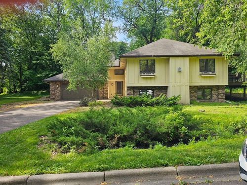 13701 Wood Ln, Minnetonka, MN, 55305-1731 | Card Image
