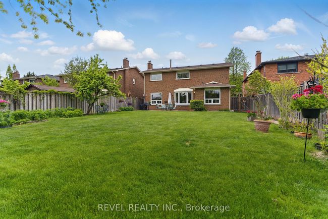 1076 Roxborough Dr, House other with 4 bedrooms, 3 bathrooms and 2 parking in Oakville ON | Image 33