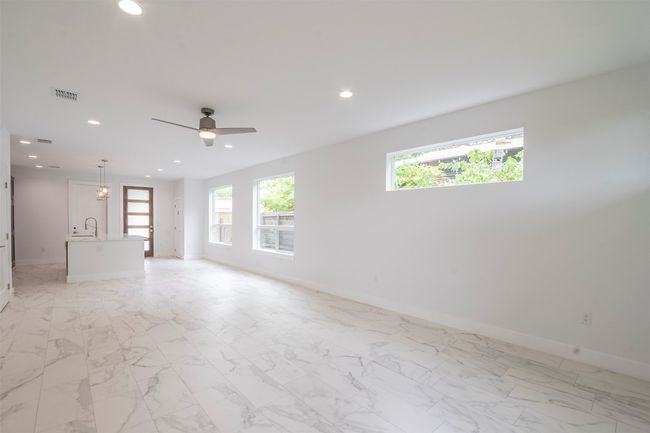 A - 616 W Dittmar Rd, Townhouse with 3 bedrooms, 3 bathrooms and 2 parking in Austin TX | Image 9