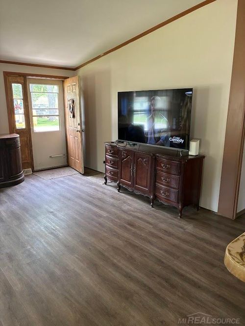 9642 Meadowbrook St, Clay, MI, 48001-4624 | Card Image