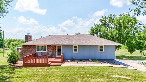 15847 154th St, Bonner Springs, KS, 66012-7232 | Card Image