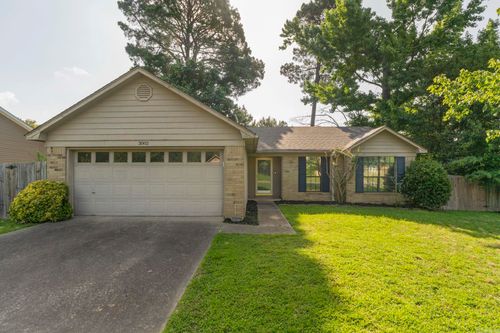 3002 Forest Dr, Bryant, AR, 72022-9040 | Card Image
