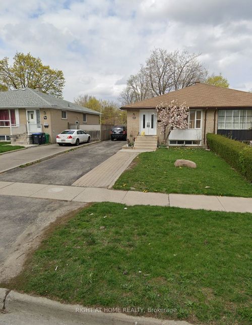 upstairs-only-31 Aloma Cres, Brampton, ON, L6T2N8 | Card Image