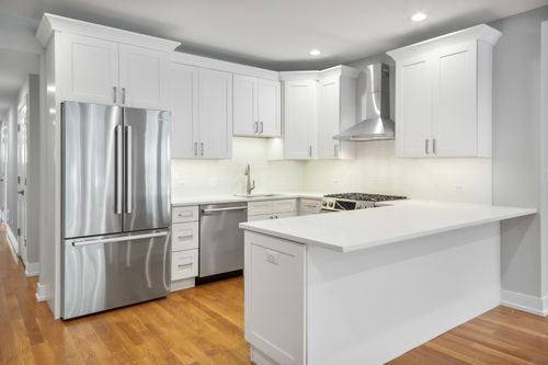 1n-4626 N Ashland Ave, Chicago, IL, 60640-8330 | Card Image